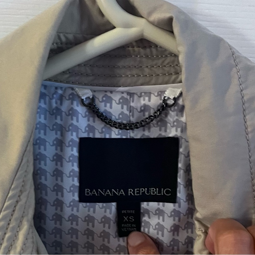 Banana republic petite Essentials Trench coat size petite XS. - Picture 4 of 5